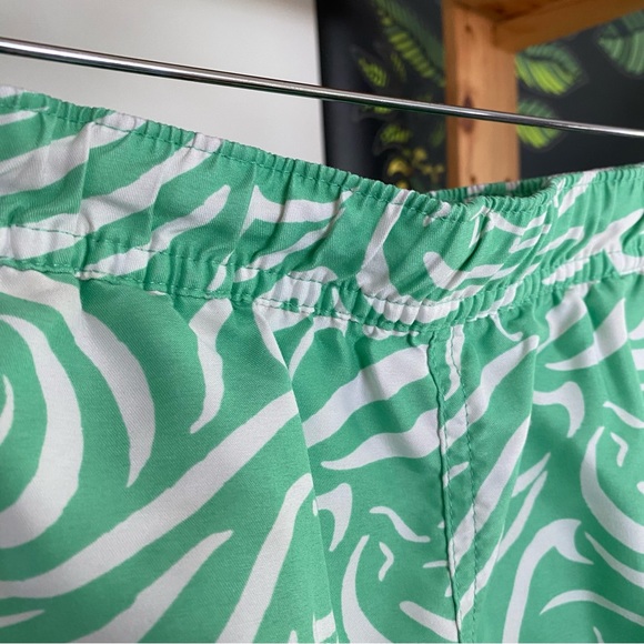 Vineyard Vines Green White Wave Shark Printed Chappy Swim Trunks Bottoms Shorts - Picture 7 of 10